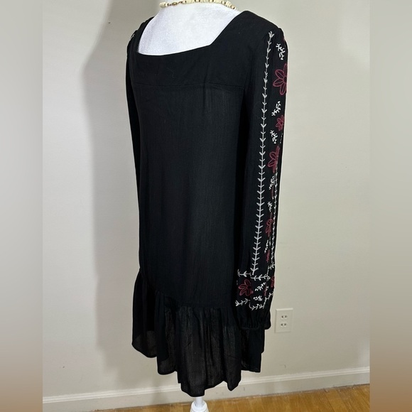 Xhilaration sz XSm dress-tunic boho style in black with a lovely trim sheer - Picture 8 of 13